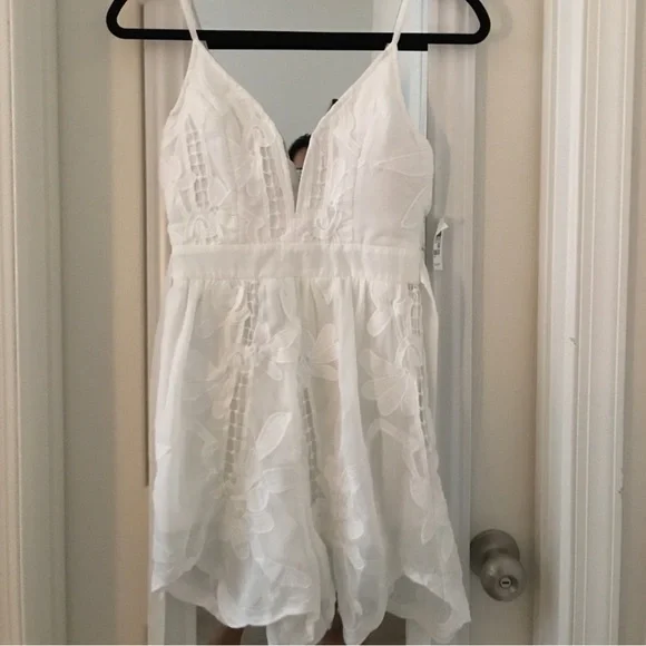 Charlotte Russe White Deep V-Neck Floral Romper - Picture 3 of 8